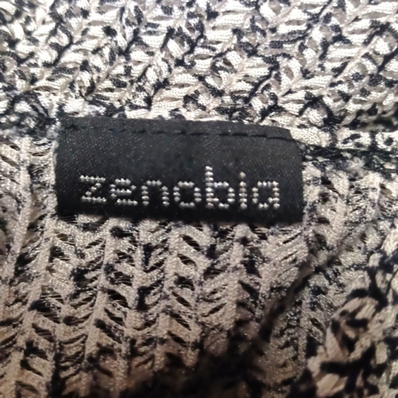🙋Zenobia S M-L blouse, stretchy, full ruching thruout blouse with floral design - Picture 7 of 7